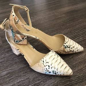 Snakeskin pointy toe block heels
